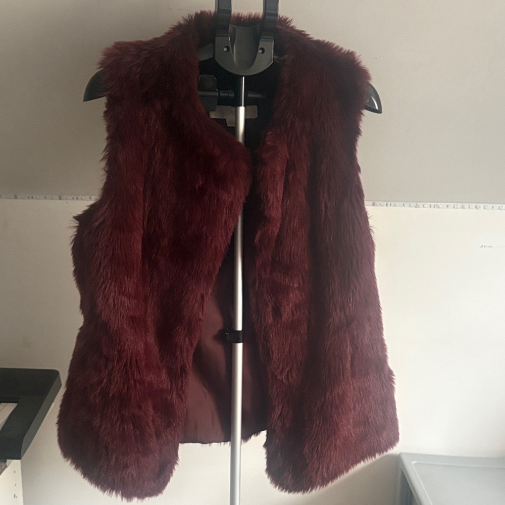 Women's Faux Fur Vest in Burgundy